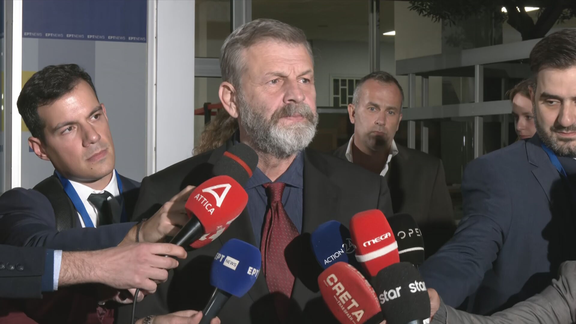 Απ. Γκλέτσος προσέρχεται για το debate του ΣΥΡΙΖΑ στην ΕΡΤ: Θέλουμε τον κόσμο την Κυριακή στις εκλογές
