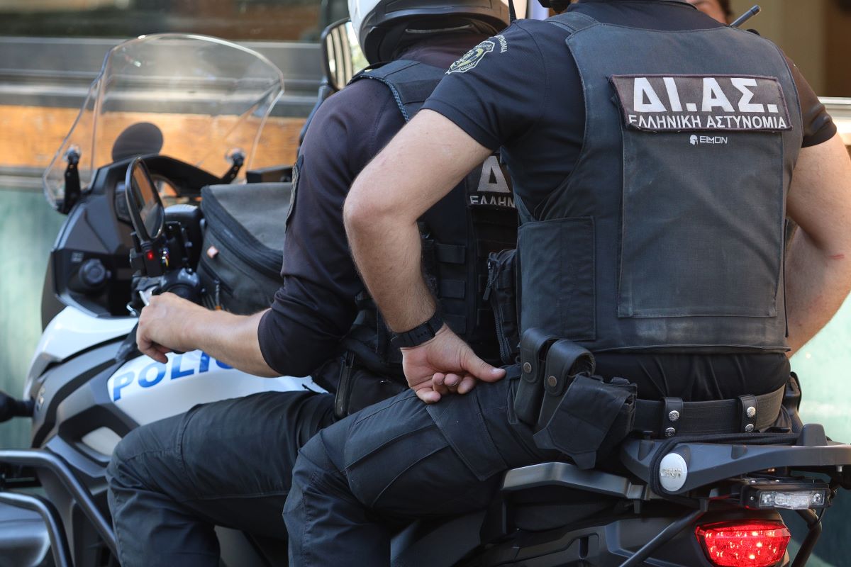 Συνελήφθη έπειτα από καταδίωξη 21χρονος που έκλεψε τηλέφωνα αξίας 5.000 ευρώ από μαγαζί στην Αγία Παρασκευή