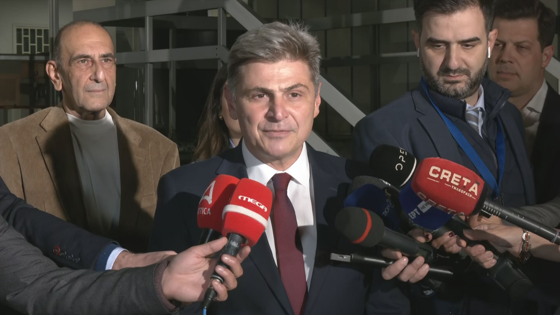 Ν. Φαραντούρης φτάνοντας στην ΕΡΤ για το debate του ΣΥΡΙΖΑ: Η αντιπαράθεση είναι η ουσία της δημοκρατίας