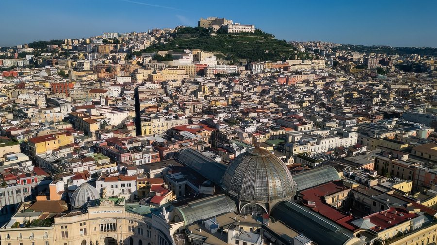 Το “Happy Traveller” στην Νάπολη και τον Βεζούβιο