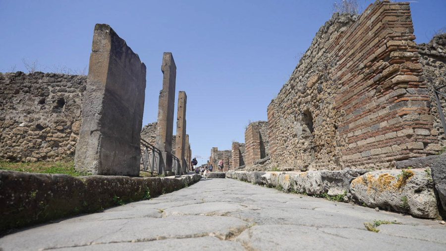 Το “Happy Traveller” στην Νάπολη και τον Βεζούβιο