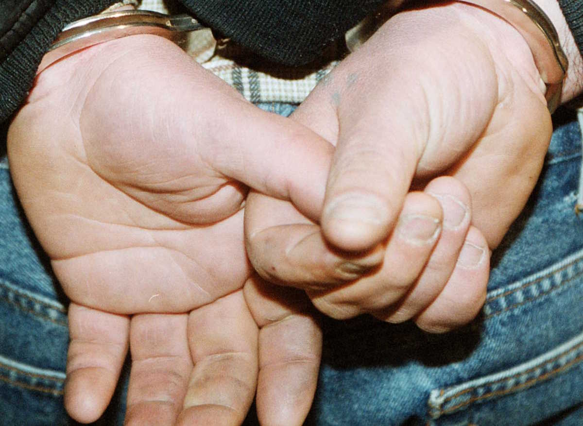 Προφυλακίστηκε γνωστός επιχειρηματίας της Μυκόνου για σεξουαλική κακοποίηση των δύο ανήλικων παιδιών του