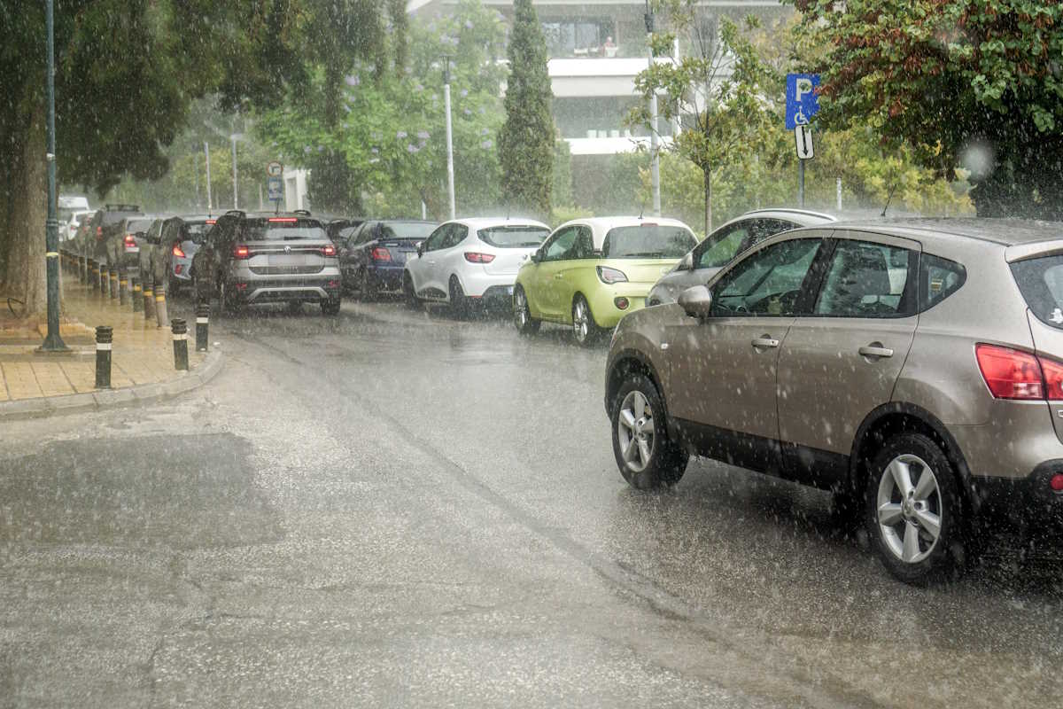 Καιρός αύριο: Βροχοπτώσεις και δυνατές καταιγίδες στα βορειοδυτικά – Μέχρι 20 βαθμούς η θερμοκρασία