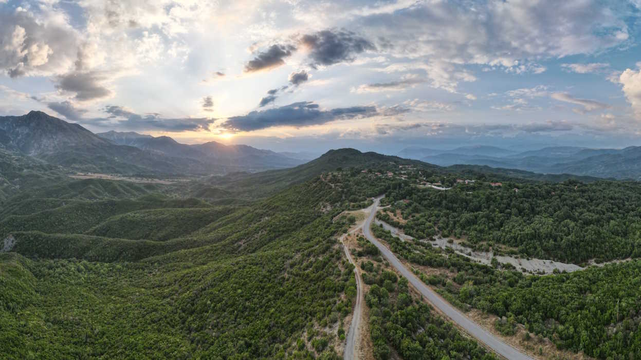 Καστάνιανη: Ένα από τα αρχαιότερα χωριά του Πωγωνίου – Ρέοντα νερά, αγριοκαστανιές και πλατάνια