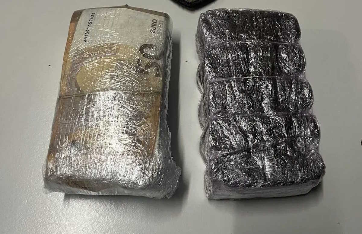 Τέσσερις συλλήψεις σε Κυψέλη και Παλλήνη από αστυνομικούς της ΔΙΑΣ για κάνναβη «σοκολάτα» και κλοπή