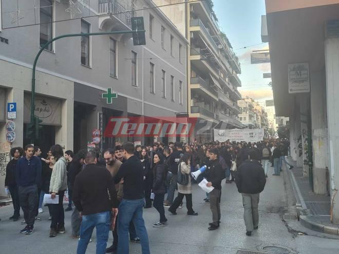 Δύο συγκεντρώσεις στην Πάτρα για την επέτειο της εξέγερσης του Πολυτεχνείου 13 Δύο συγκεντρώσεις στην Πάτρα για την επέτειο της εξέγερσης του Πολυτεχνείου