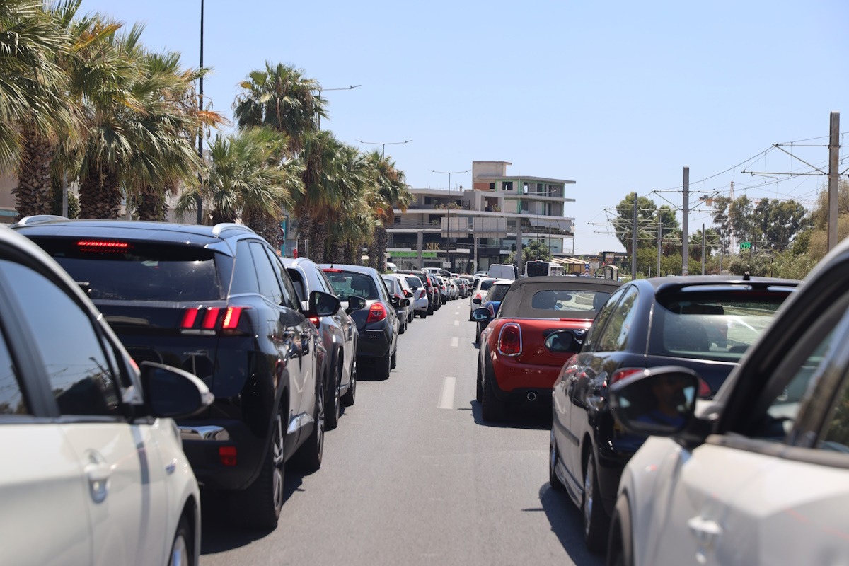 Μποτιλιάρισμα στην Ποσειδώνος μετά από τροχαίο στον Άλιμο – Στο «κόκκινο» ο Κηφισός