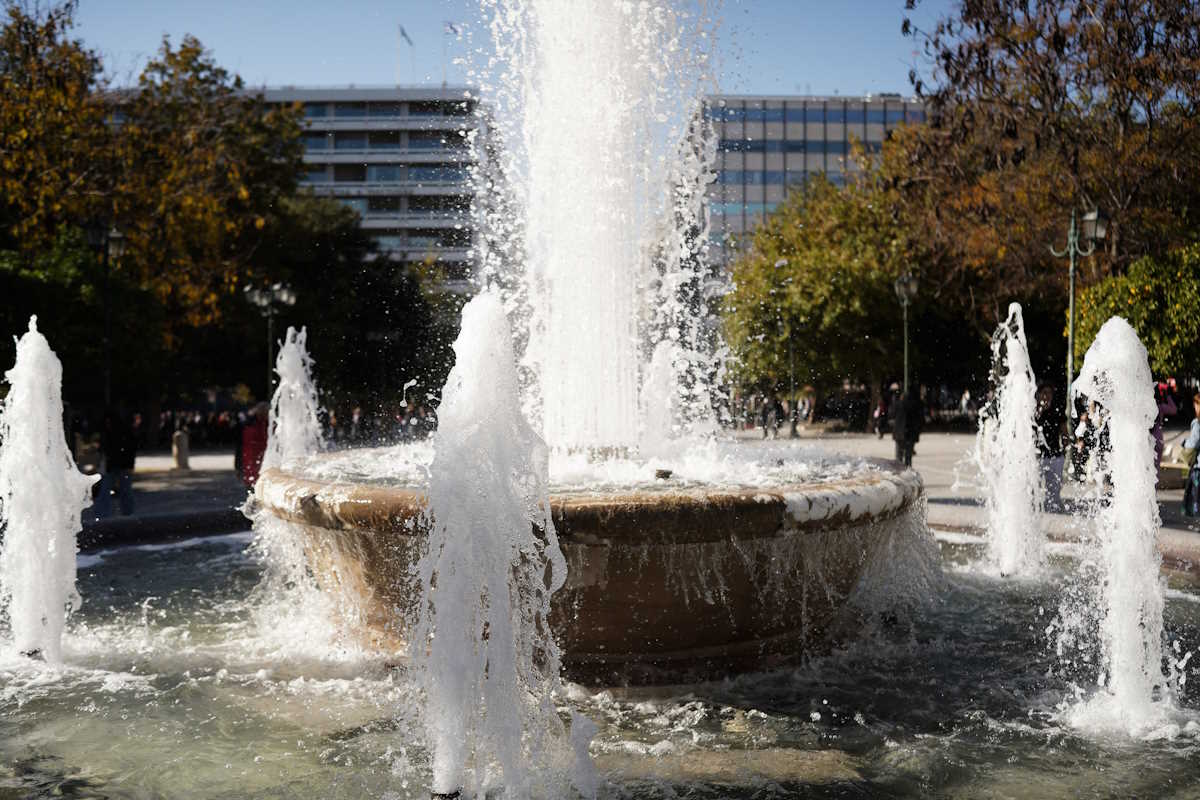 Διαμάχη δήμου Αθηναίων – Υπουργείου Πολιτισμού για το σιντριβάνι στην πλατεία Συντάγματος