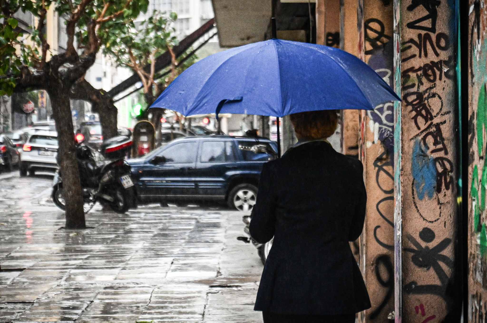 Βροχερή Παρασκευή και χειμερινή Κυριακή: Οι μεταβολές του καιρού λόγω ατμοσφαιρικής ανωμαλίας από την Ιταλία