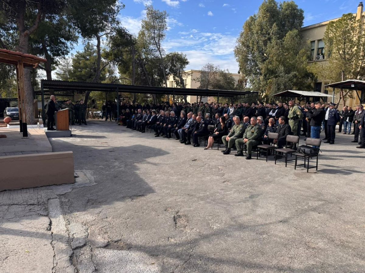 Βαθιά συγκίνηση στα αποκαλυπτήρια του μνημείου του αστυνομικού Γιώργου Λυγγερίδη που δολοφονήθηκε από φωτοβολίδα στου Ρέντη 9 Βαθιά συγκίνηση στα αποκαλυπτήρια του μνημείου του αστυνομικού Γιώργου Λυγγερίδη που δολοφονήθηκε από φωτοβολίδα στου Ρέντη