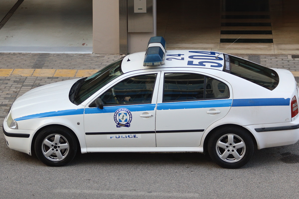 Βάρη: Πέντε ένοπλοι εισέβαλαν σε κατοικία και άρπαξαν χρήματα, Rolex και κοσμήματα