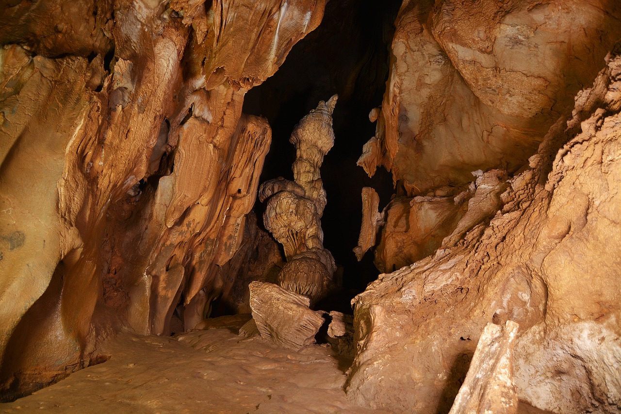 caves-3859011_1280