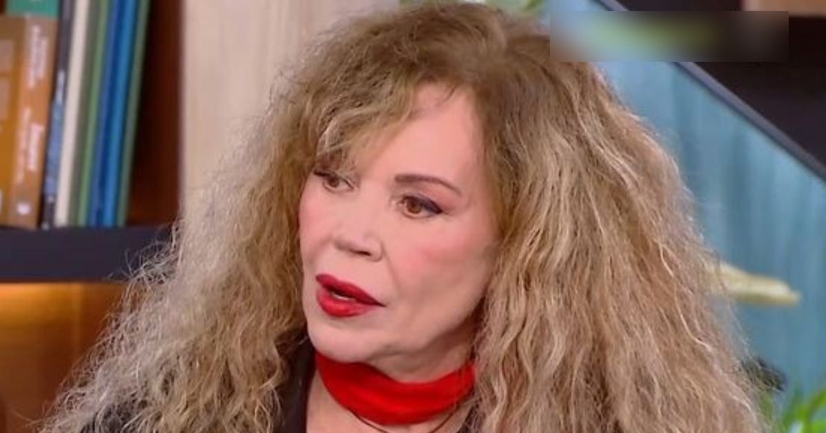 Ελένη Δήμου: «Να μιλήσουμε για τους θανάτους παιδιών; Υπάρχει ένα κορίτσι που περιφέρεται στα κανάλια»