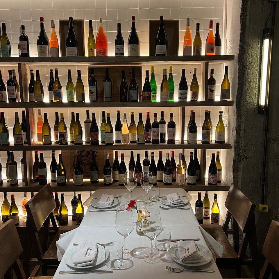 Κατερίνα Καινούργιου: Στο πλευρό του συντρόφου της, Παναγιώτη Κουτσουμπή για το opening του νέου του μαγαζιού