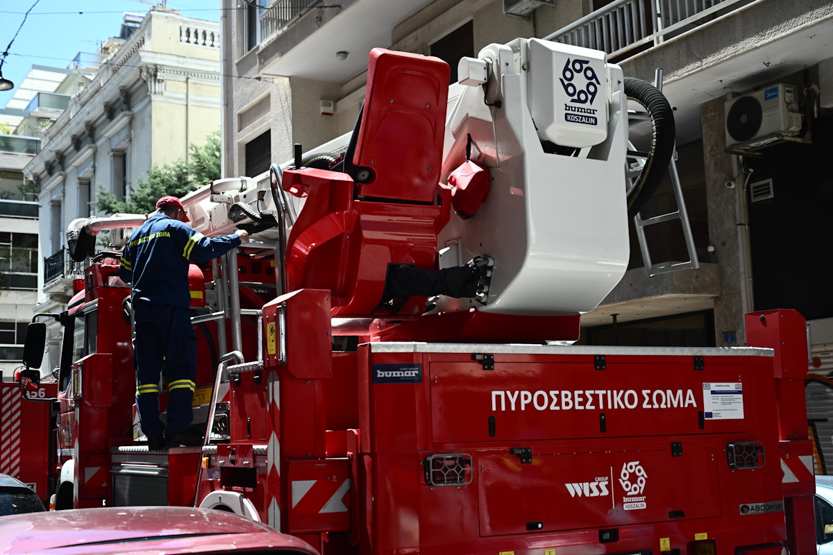 Πύρινος εφιάλτης στο Κορωπί απειλεί κατοικημένη περιοχή
