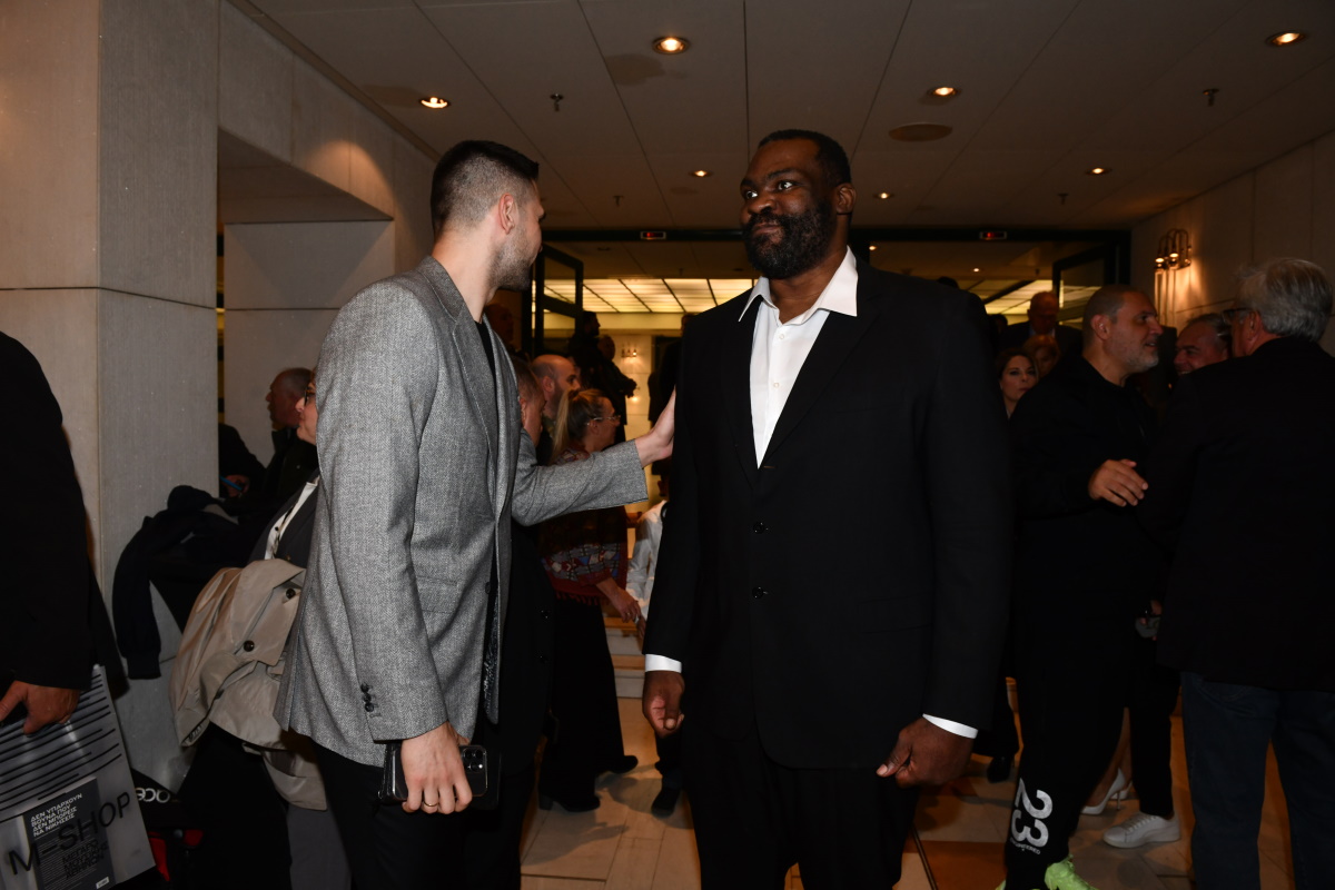 Παναγιώτης Γιαννάκης: Πλήθος κόσμου στην παρουσίαση της αυτοβιογραφίας του – Φωτογραφίες TLIFE