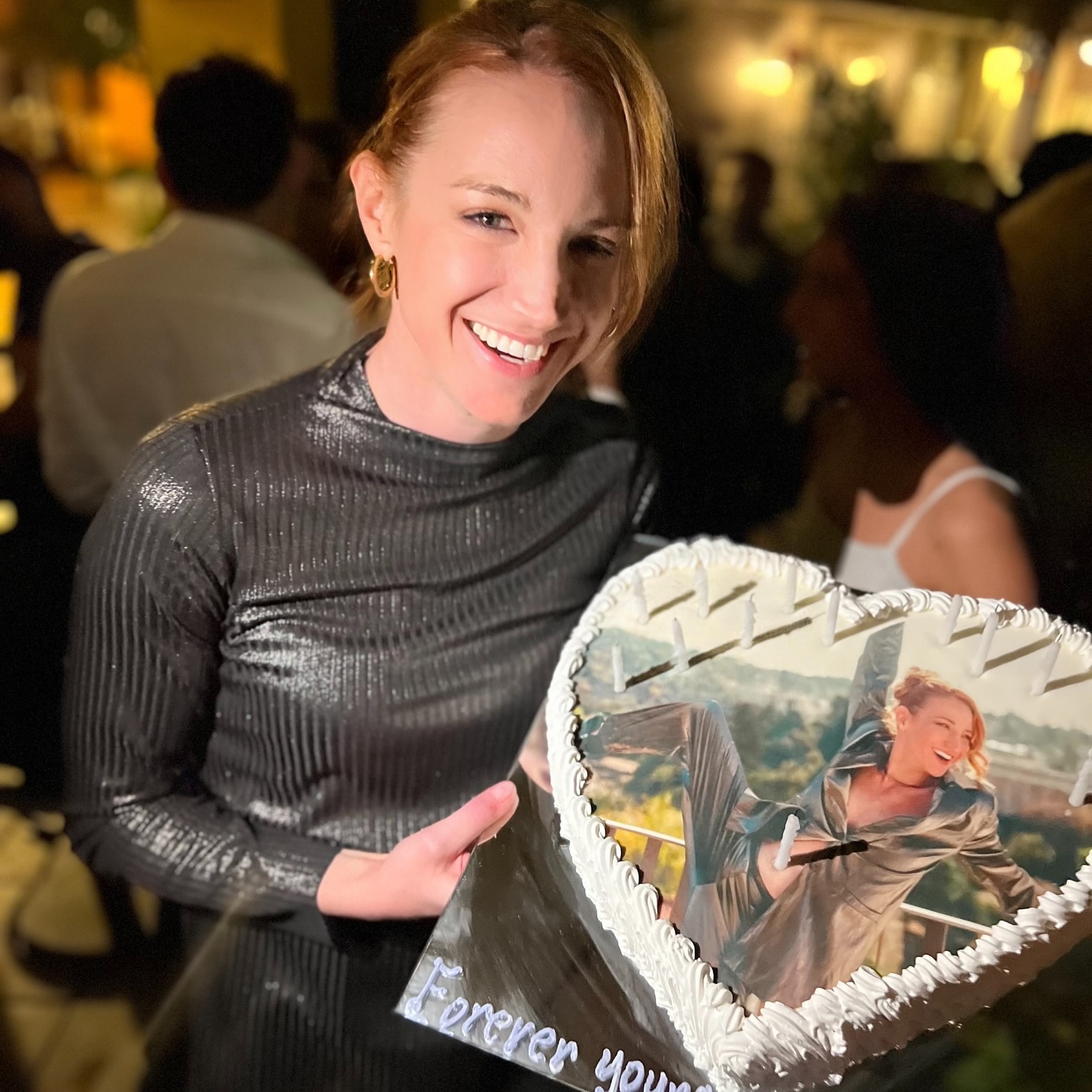 Στεφανία Γουλιώτη: Η εντυπωσιακή τούρτα και οι φωτογραφίες από το πάρτι για τα 44α γενέθλιά της