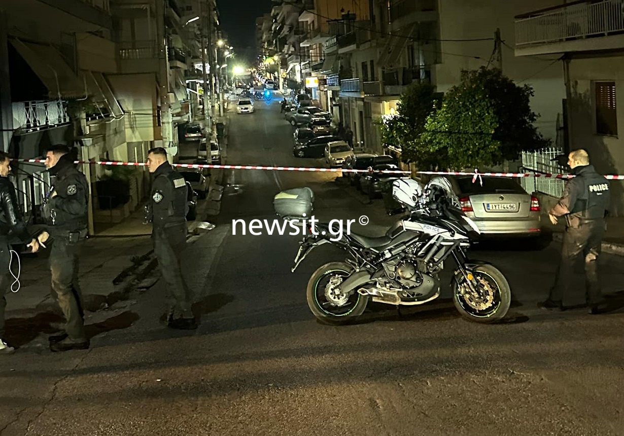 «Έφοδος» της αστυνομίας στο σπίτι μεθυσμένου άνδρα στην Ηλιούπολη - Βρέθηκε η καραμπίνα με την οποία απειλούσε τη σύζυγό του