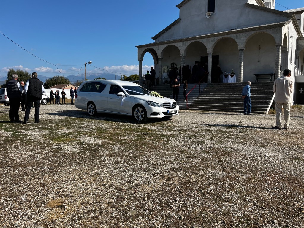 Βαθιά οδύνη στο τελευταίο αντίο στον 20χρονο Άκη που σκοτώθηκε στο τροχαίο στο Αγρίνιο