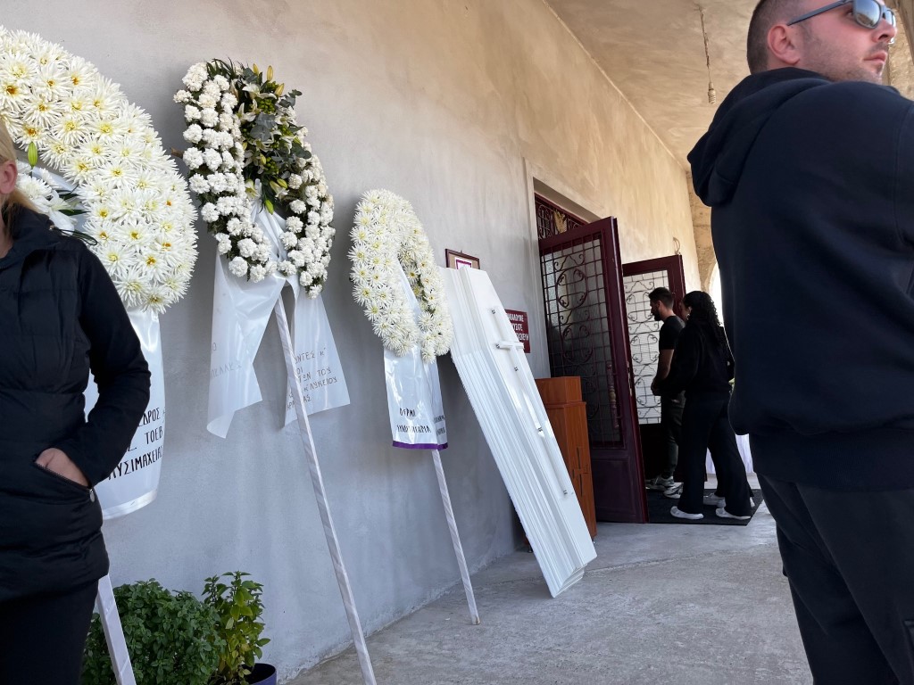 Βαθιά οδύνη στο τελευταίο αντίο στον 20χρονο Άκη που σκοτώθηκε στο τροχαίο στο Αγρίνιο