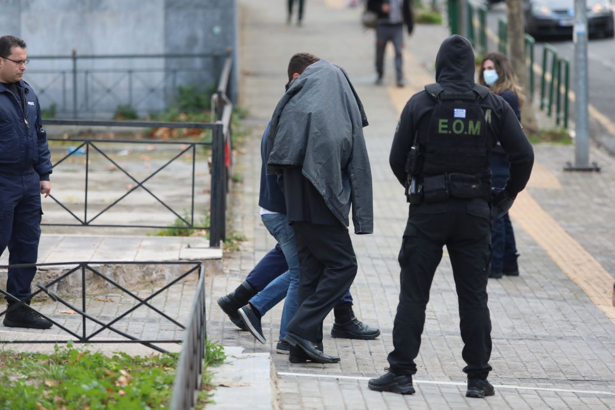 Κολωνός: Κεκλεισμένων των θυρών η δίκη για την 12χρονη – Ξέσπασε η μητέρα της
