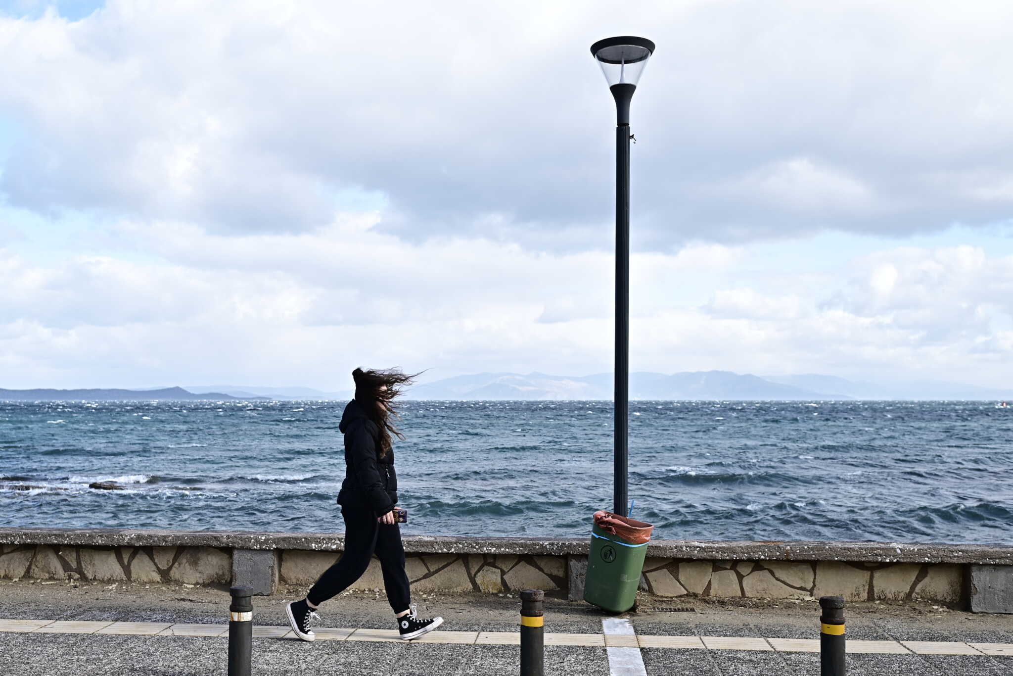 48ωρη ψυχρή επίθεση από σήμερα – Κρύο και ισχυροί άνεμοι – Οι θερμοκρασίες σε 5 περιοχές