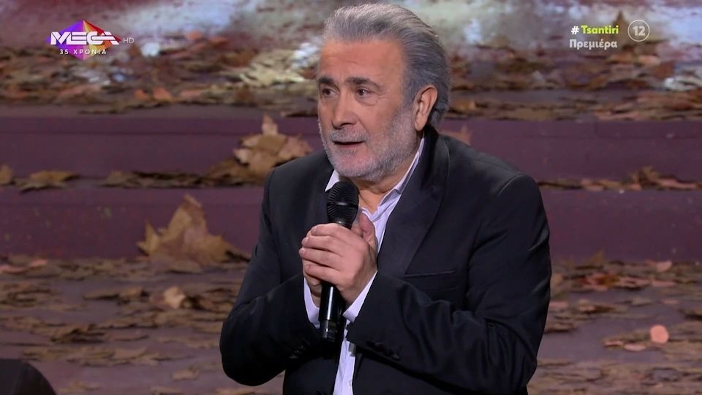 Η στιγμή που ο Λάκης Λαζόπουλος πληροφορείται για τον θάνατο του Μανούσου Μανουσάκη