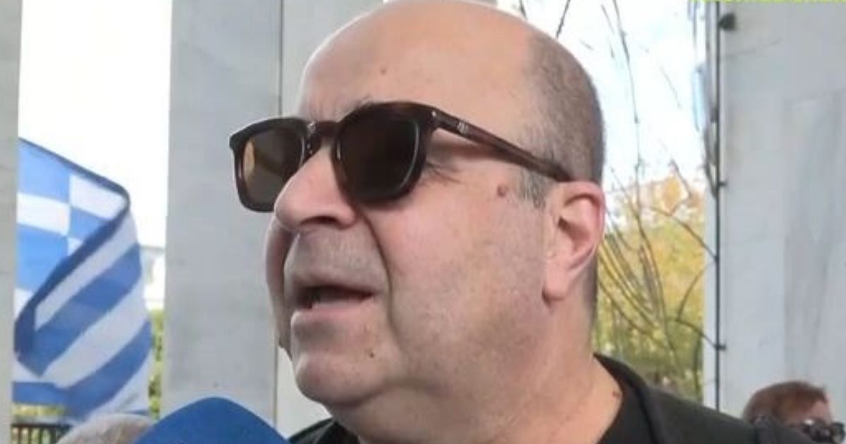 Κηδεία Δημήτρη Σούρα: Συγκινημένος ο Μάρκος Σεφερλής – «Όσα έλεγε είχαν νόημα»