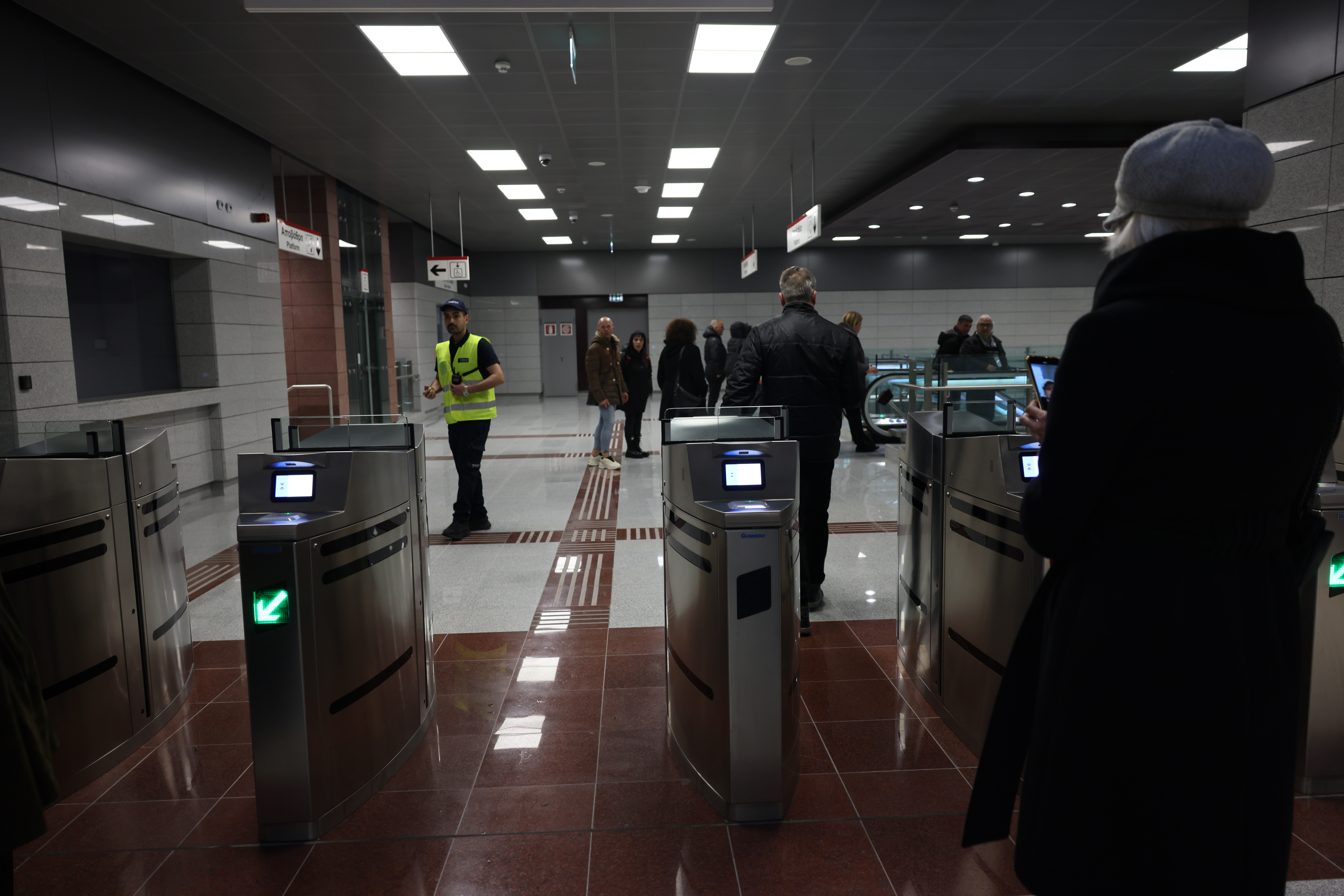 Η Θεσσαλονίκη αποκτά Μετρό: H ιστορική στιγμή που αναχωρεί ο πρώτος συρμός – Γεμάτα κόσμο τα βαγόνια, δείτε φωτογραφίες
