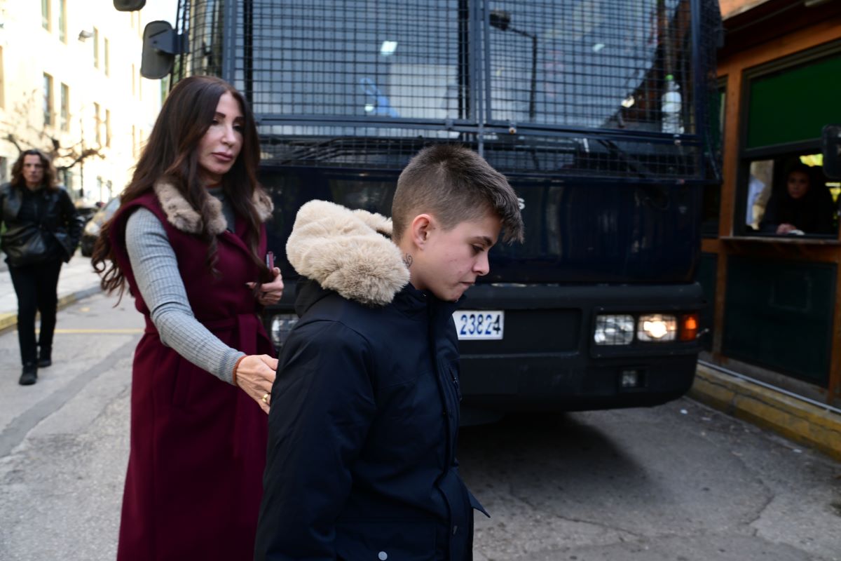 Η πενταμελής ομάδα επιστημόνων που αναλαμβάνει την υπόθεση με τα βρέφη που πέθαναν παρουσία της Ειρήνης Μουρτζούκου