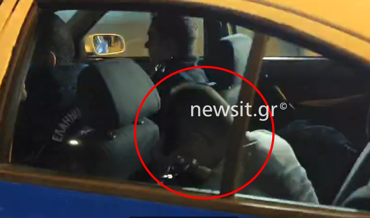 Με το τηλέφωνο στο χέρι πέρασε τη νύχτα στα κρατητήρια η Ειρήνη Μουρτζούκου