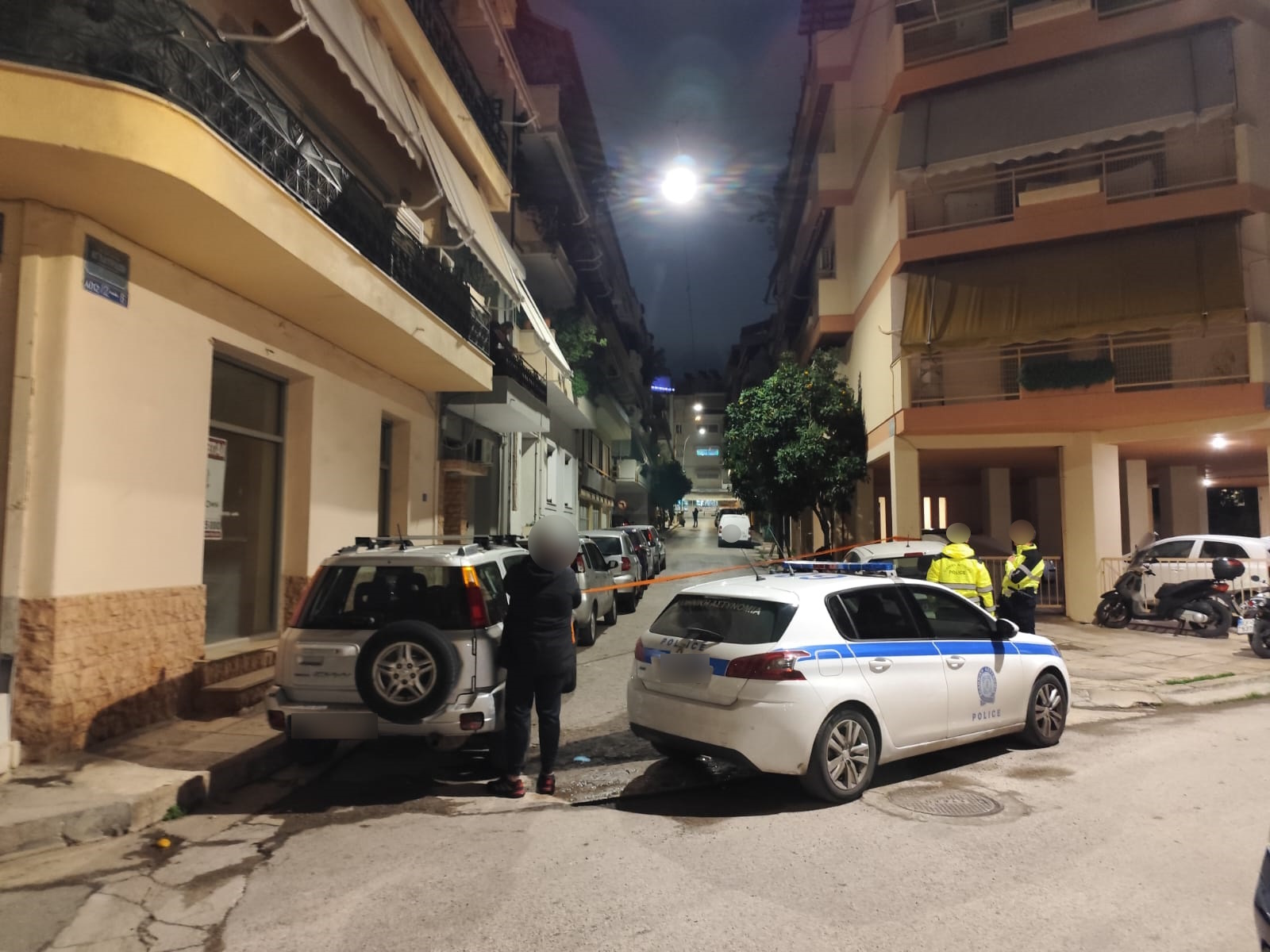 Εξέταση της Αντιτρομοκρατικής σε κατοικία στο Παγκράτι μετά από κλήση – Ανακαλύφθηκαν όπλα και εκρηκτικές ύλες