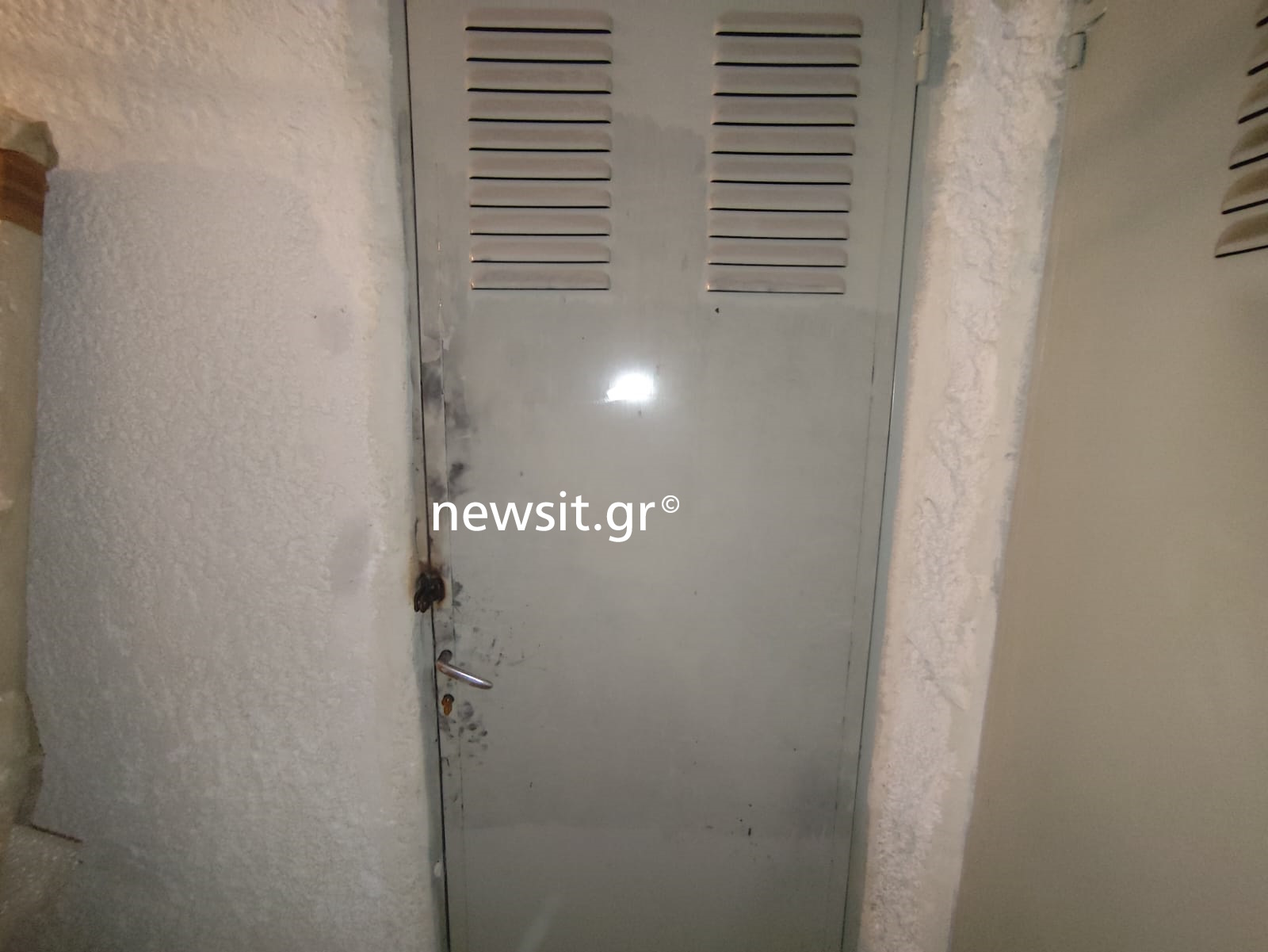 Άνοιξαν με πριόνι την κλειδαριά της αποθήκης στο Παγκράτι - Τρομοκρατημένοι οι ένοικοι της «στοιχειωμένης» γιάφκας 10 Άνοιξαν με πριόνι την κλειδαριά της αποθήκης στο Παγκράτι - Τρομοκρατημένοι οι ένοικοι της «στοιχειωμένης» γιάφκας