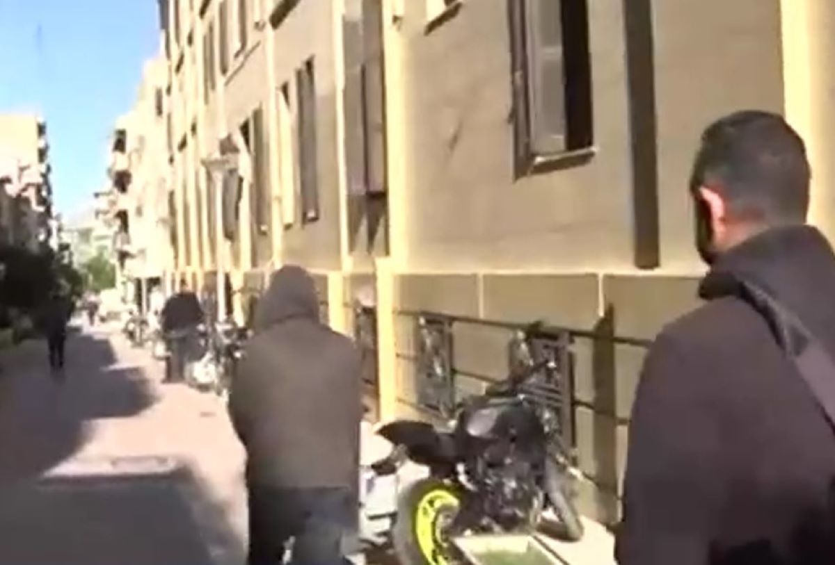 Στη φυλακή ο 49χρονος που ξυλοκόπησε άγρια τη σύντροφό του στην Πάτρα – «Μόνο με θαύμα θα σωθεί η 41χρονη»