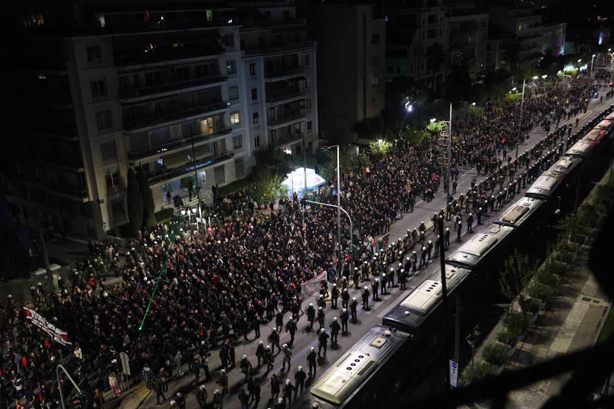 Η εκτεταμένη και ειρηνική διαδήλωση στην Αθήνα για την 51η επέτειο της εξέγερσης του Πολυτεχνείου 28 Η εκτεταμένη και ειρηνική διαδήλωση στην Αθήνα για την 51η επέτειο της εξέγερσης του Πολυτεχνείου