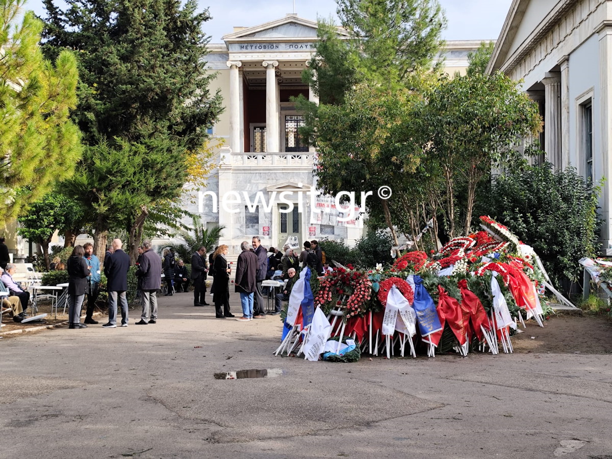 Η εκτεταμένη και ειρηνική διαδήλωση στην Αθήνα για την 51η επέτειο της εξέγερσης του Πολυτεχνείου 24 Η εκτεταμένη και ειρηνική διαδήλωση στην Αθήνα για την 51η επέτειο της εξέγερσης του Πολυτεχνείου