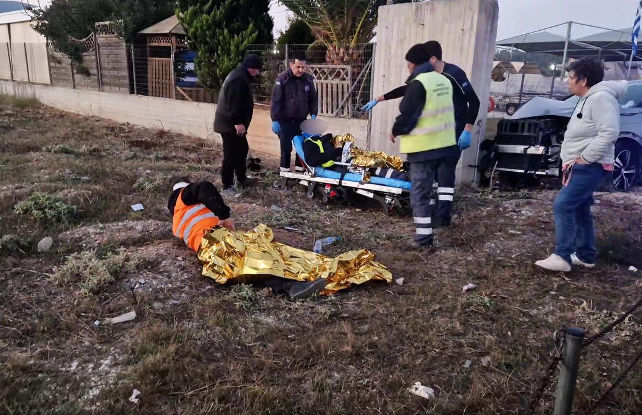 Αυτοκίνητο συγκρούστηκε με απορριμματοφόρο στο Πόρτο Ράφτη – Στο νοσοκομείο δύο υπάλληλοι του δήμου
