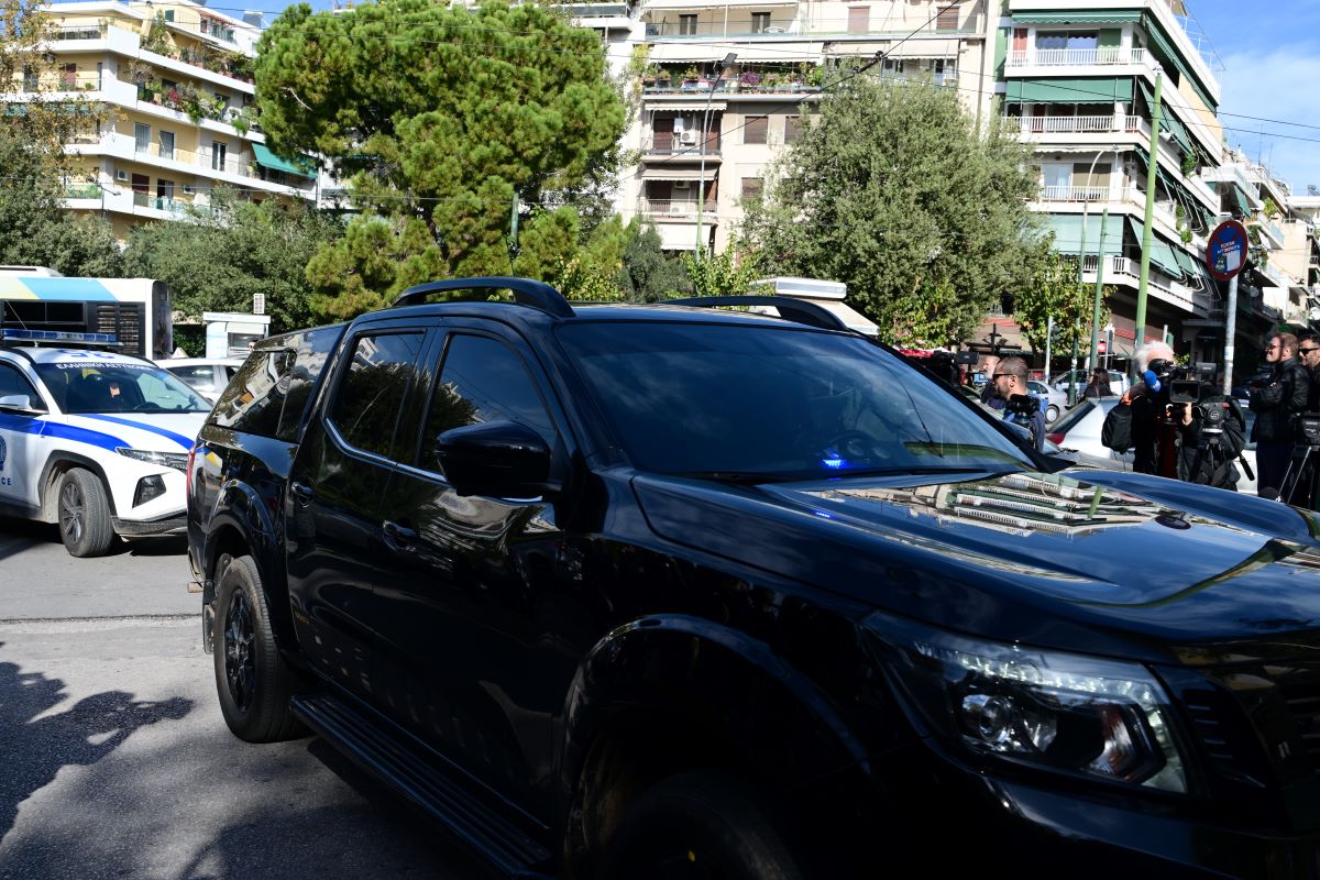 Στην Ευελπίδων ο Νίκος Ρωμανός για να καταθέσει σχετικά με το αποτύπωμα στη «γιάφκα» στους Αμπελόκηπους