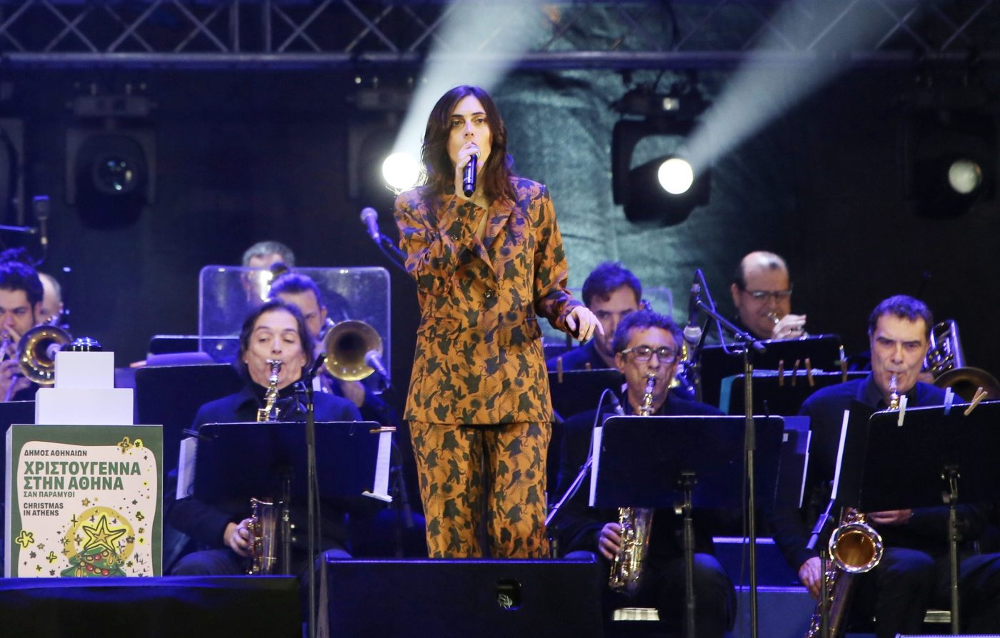 Η Αθήνα «στόλισε» τα γιορτινά της – Ανάψανε τα φώτα του χριστουγεννιάτικου δέντρου στην πλατεία Συντάγματος 10 Η Αθήνα «στόλισε» τα γιορτινά της – Ανάψανε τα φώτα του χριστουγεννιάτικου δέντρου στην πλατεία Συντάγματος