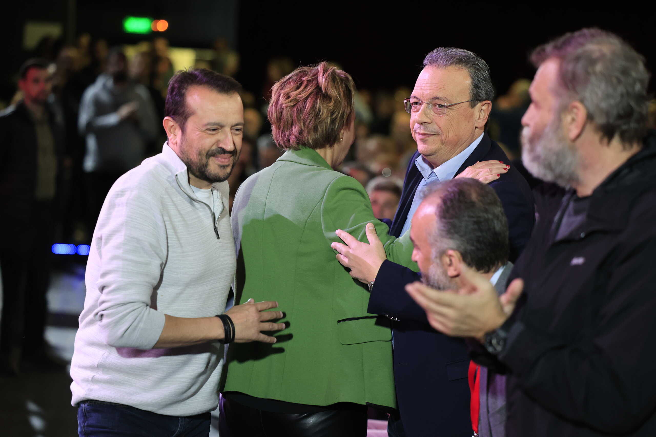 Ο ΣΥΡΙΖΑ καταγγέλλει σχέδιο αποστασίας για να φύγει από την Αξιωματική Αντιπολίτευση – Σκληρή επίθεση σε Κασσελάκη 4 Ο ΣΥΡΙΖΑ καταγγέλλει σχέδιο αποστασίας για να φύγει από την Αξιωματική Αντιπολίτευση – Σκληρή επίθεση σε Κασσελάκη