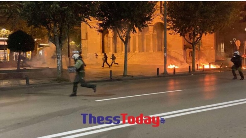 Θεσσαλονίκη: Μολότοφ κατά αστυνομικών στο τουρκικό προξενείο