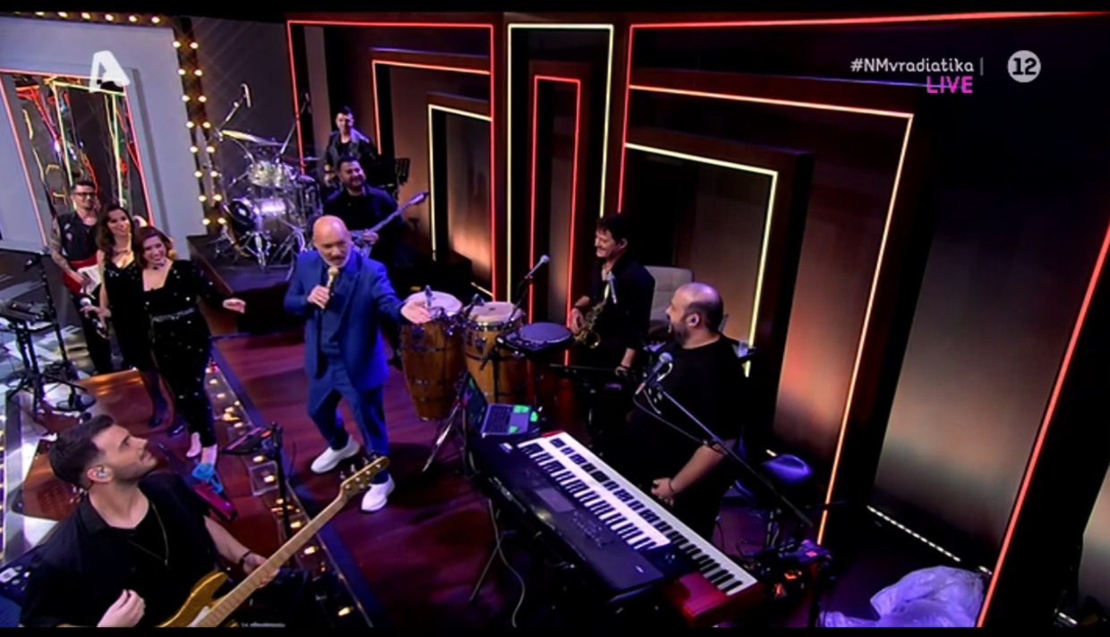 Νίκος Μουτσινάς: Μπήκαν νερά στο πλατό από τη βροχή – «Στάζει; Θα φύγω λίγο»