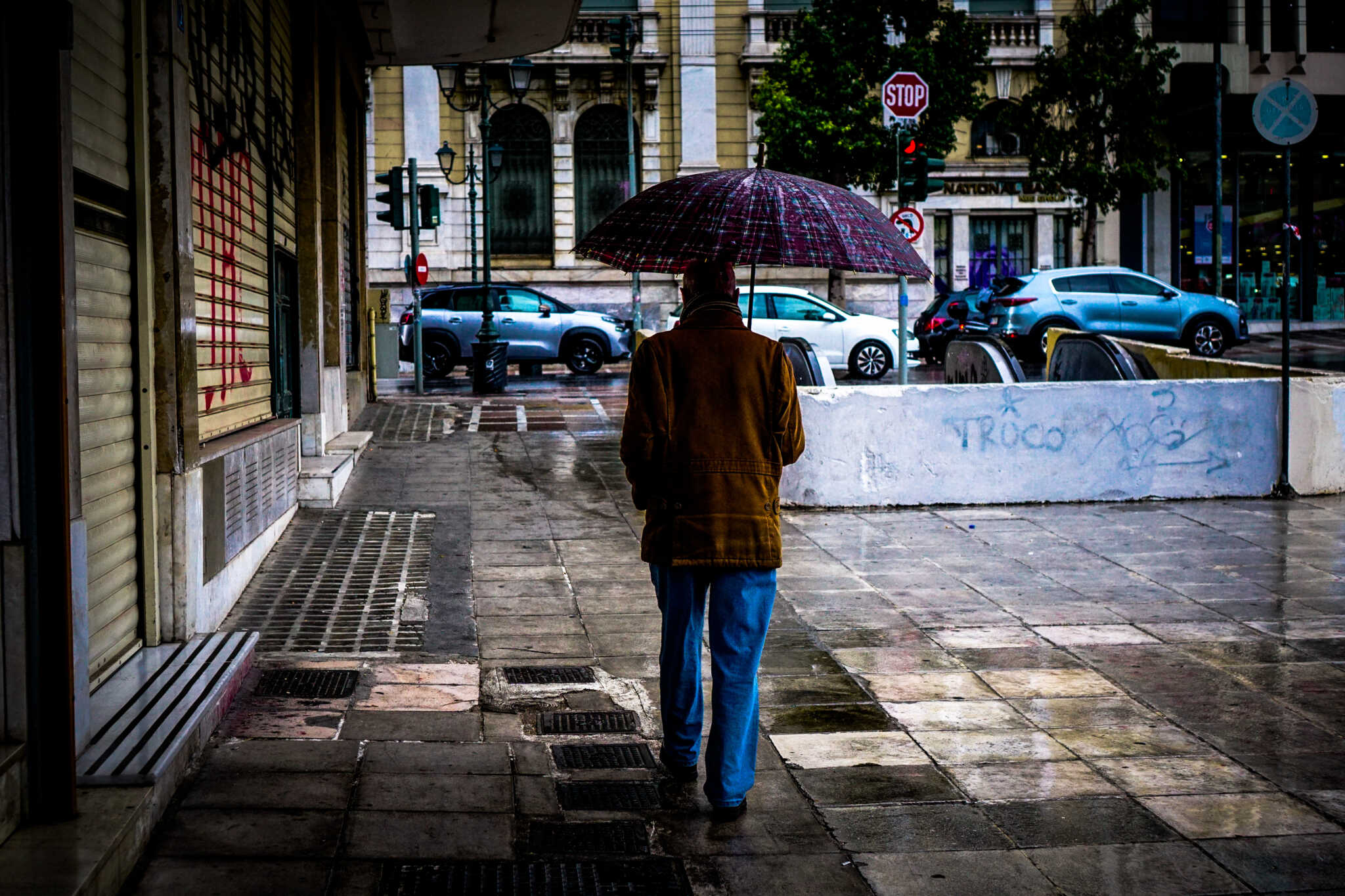 Καιρός αύριο: Καταιγίδες, δυνατοί άνεμοι και πτώση της θερμοκρασίας