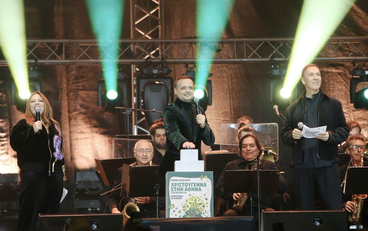 Η Αθήνα «στόλισε» τα γιορτινά της – Ανάψανε τα φώτα του χριστουγεννιάτικου δέντρου στην πλατεία Συντάγματος 7 Η Αθήνα «στόλισε» τα γιορτινά της – Ανάψανε τα φώτα του χριστουγεννιάτικου δέντρου στην πλατεία Συντάγματος