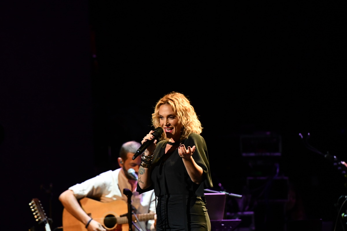 Ελεωνόρα Ζουγανέλη: Ο σύντροφός της, Νίκος Συρίγος την απόλαυσε στη χθεσινοβραδινή μουσική της παράσταση – Φωτογραφίες TLIFE