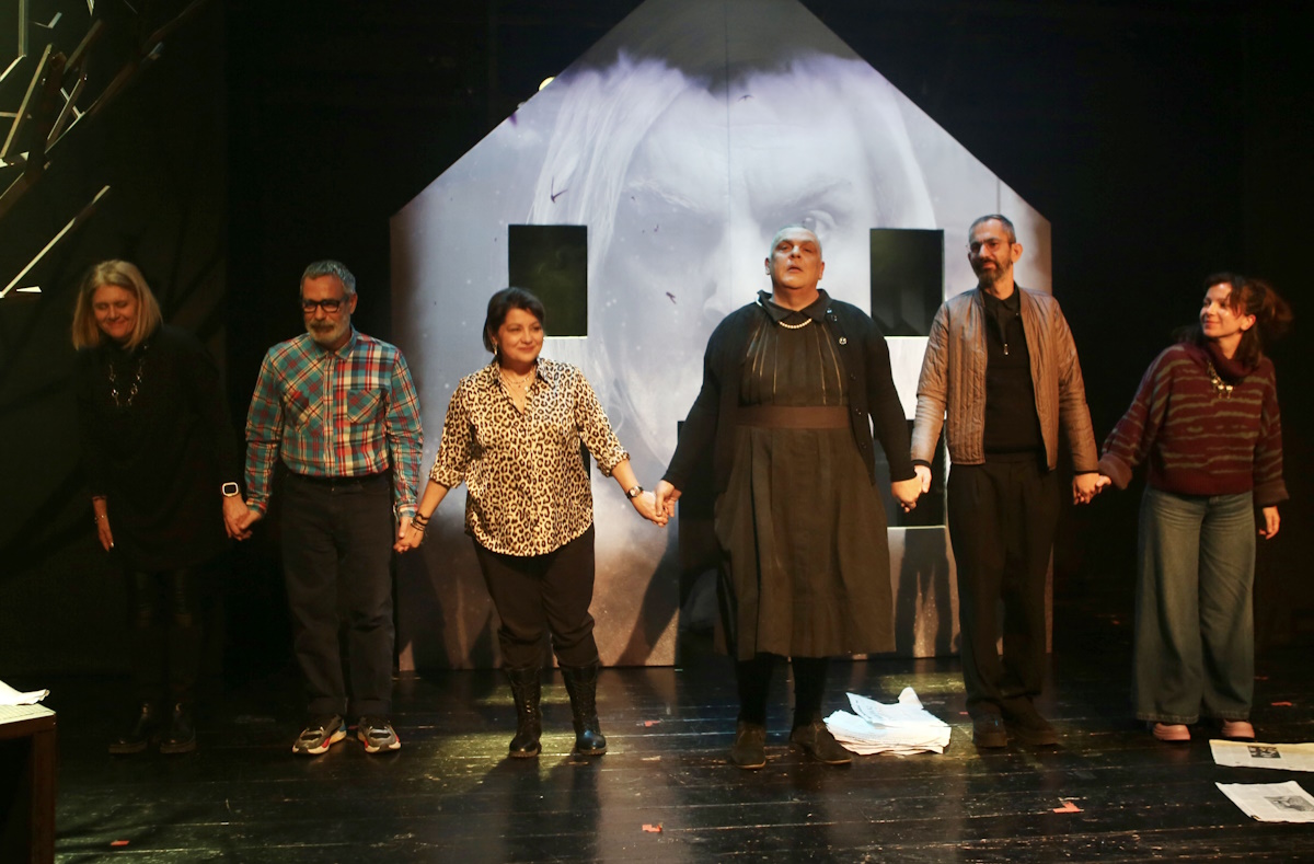 Αντώνης Λουδάρος: «Μέσα σε έναν κόσμο που μεταβάλλεται, το θέατρο με διατηρεί ζωντανό»