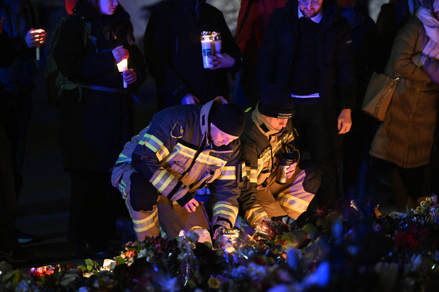 Μαγδεμβούργο: Ο Στάινμαϊερ καλεί τους Γερμανούς να μείνουν ενωμένοι – Ανθρώπινη αλυσίδα κατά του μίσους, συγκέντρωση του AfD 7 Μαγδεμβούργο: Ο Στάινμαϊερ καλεί τους Γερμανούς να μείνουν ενωμένοι – Ανθρώπινη αλυσίδα κατά του μίσους, συγκέντρωση του AfD