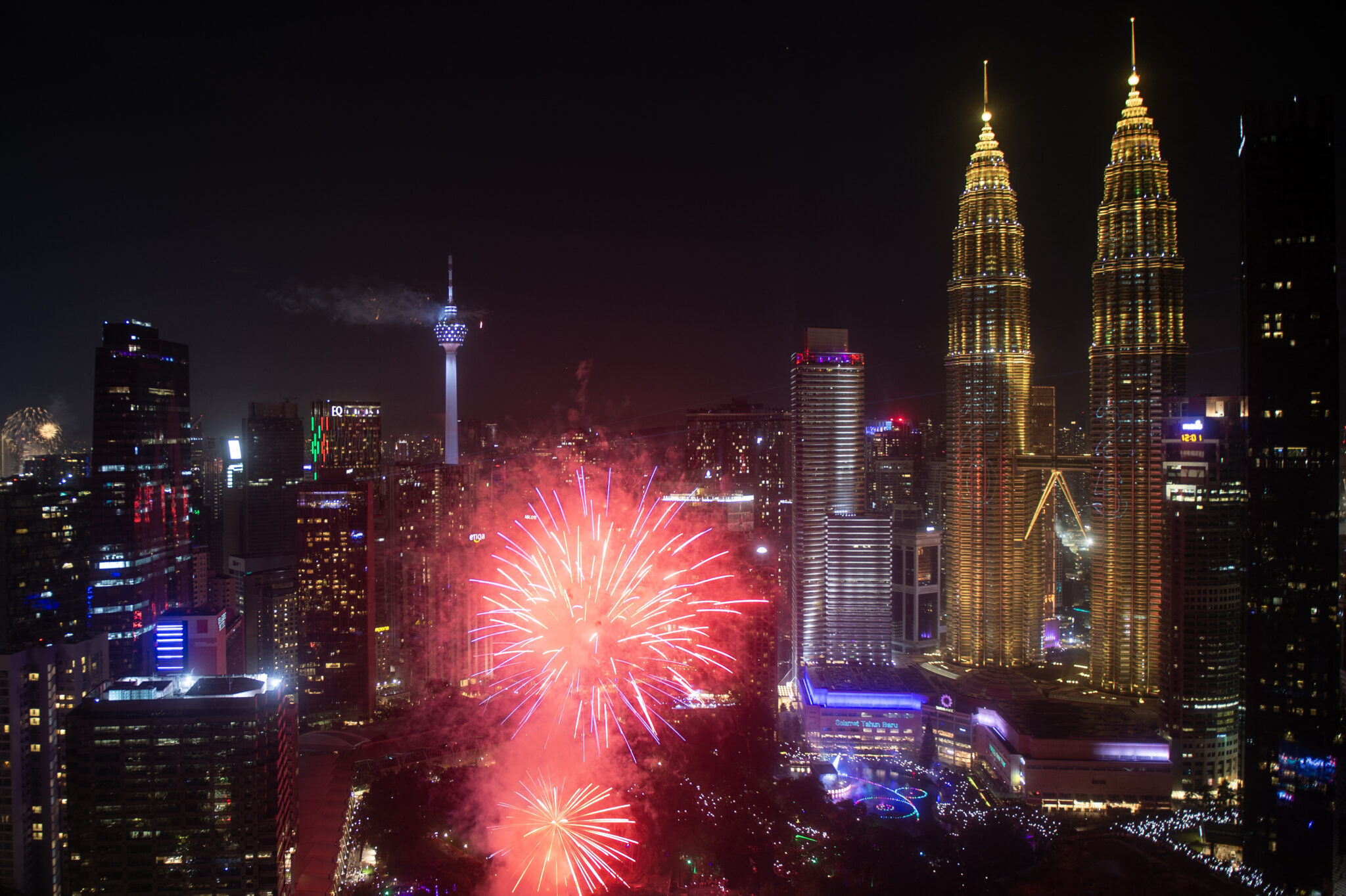 Η υποδοχή του 2025 σε απίθανες φωτογραφίες – Υπερθέαμα πυροτεχνημάτων και συναρπαστικά σόου 14 Η υποδοχή του 2025 σε απίθανες φωτογραφίες – Υπερθέαμα πυροτεχνημάτων και συναρπαστικά σόου