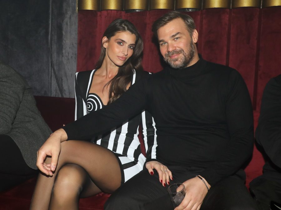 Γιώργος Σαμπάνης – Ιωάννα Σαρρή: Χέρι χέρι σε νέα βραδινή έξοδο! Πού διασκέδασαν το ζευγάρι – Φωτογραφίες 13 Γιώργος Σαμπάνης – Ιωάννα Σαρρή: Χέρι χέρι σε νέα βραδινή έξοδο! Πού διασκέδασαν το ζευγάρι – Φωτογραφίες