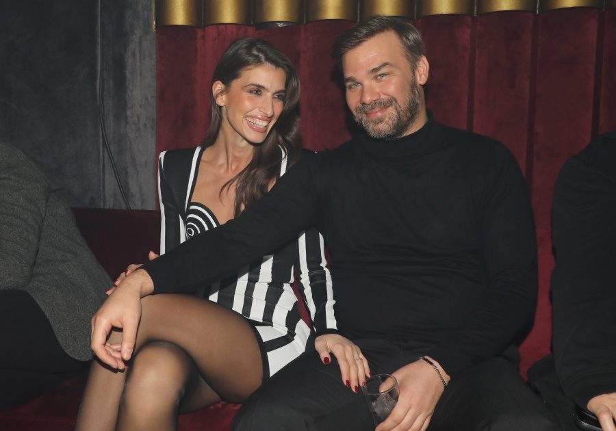 Γιώργος Σαμπάνης – Ιωάννα Σαρρή: Χέρι χέρι σε νέα βραδινή έξοδο! Πού διασκέδασαν το ζευγάρι – Φωτογραφίες 14 Γιώργος Σαμπάνης – Ιωάννα Σαρρή: Χέρι χέρι σε νέα βραδινή έξοδο! Πού διασκέδασαν το ζευγάρι – Φωτογραφίες